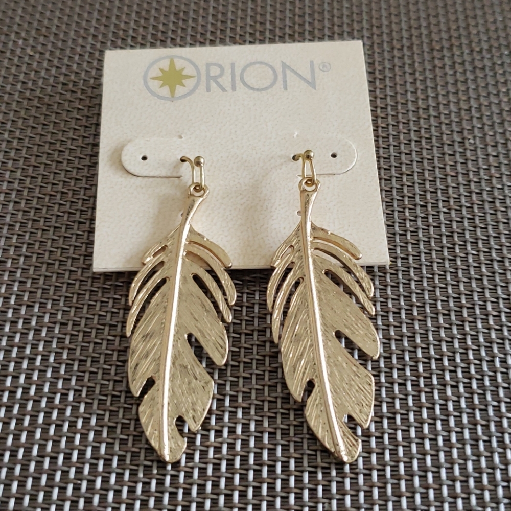 Gold tone Leaves Earrings